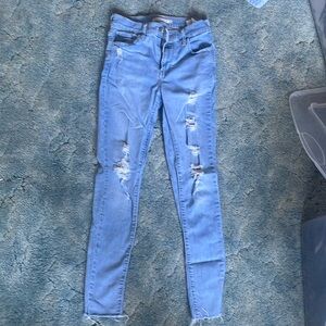 720 high rise Levi distressed skinny Jeans